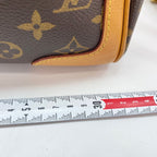 Louis Vuitton Handbag Retiro — view 4