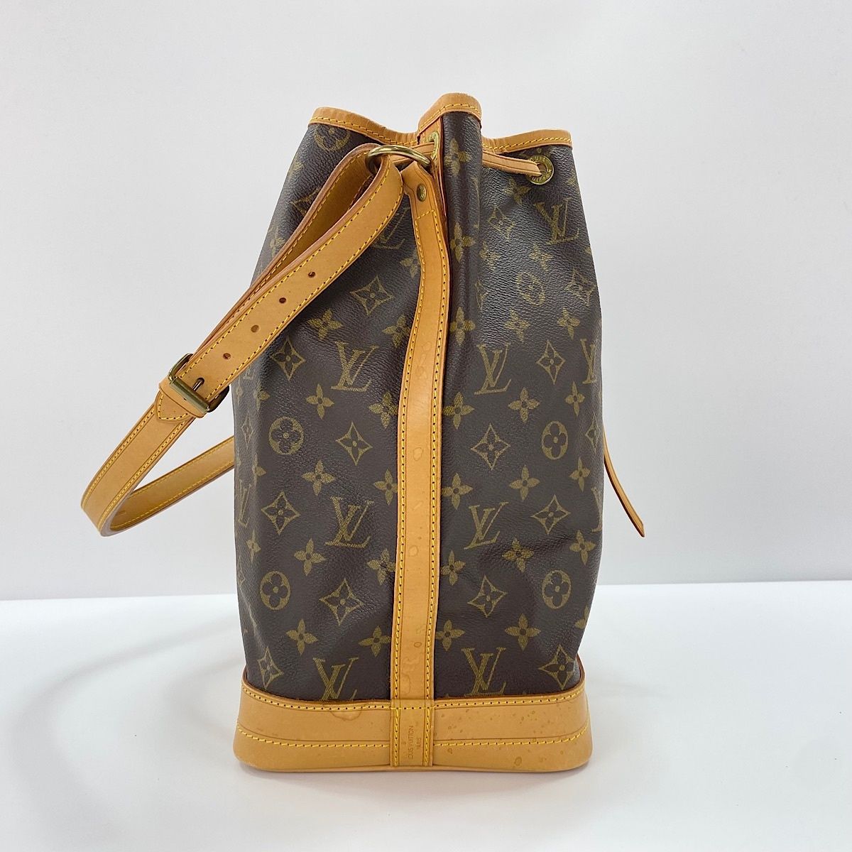 Louis Vuitton Shoulder Bag — view 5