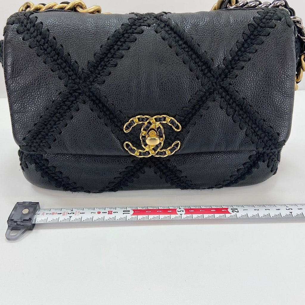 Chanel Handbag 19 Black — view 5