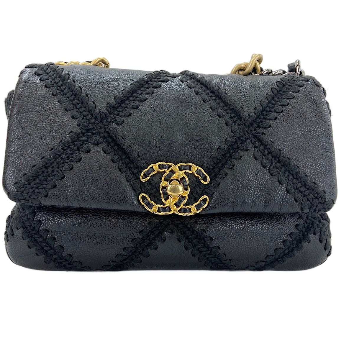 Chanel Handbag 19 Black — view 3