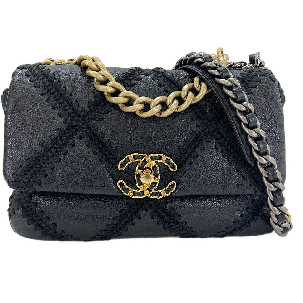 Chanel Handbag 19 Black — view 2