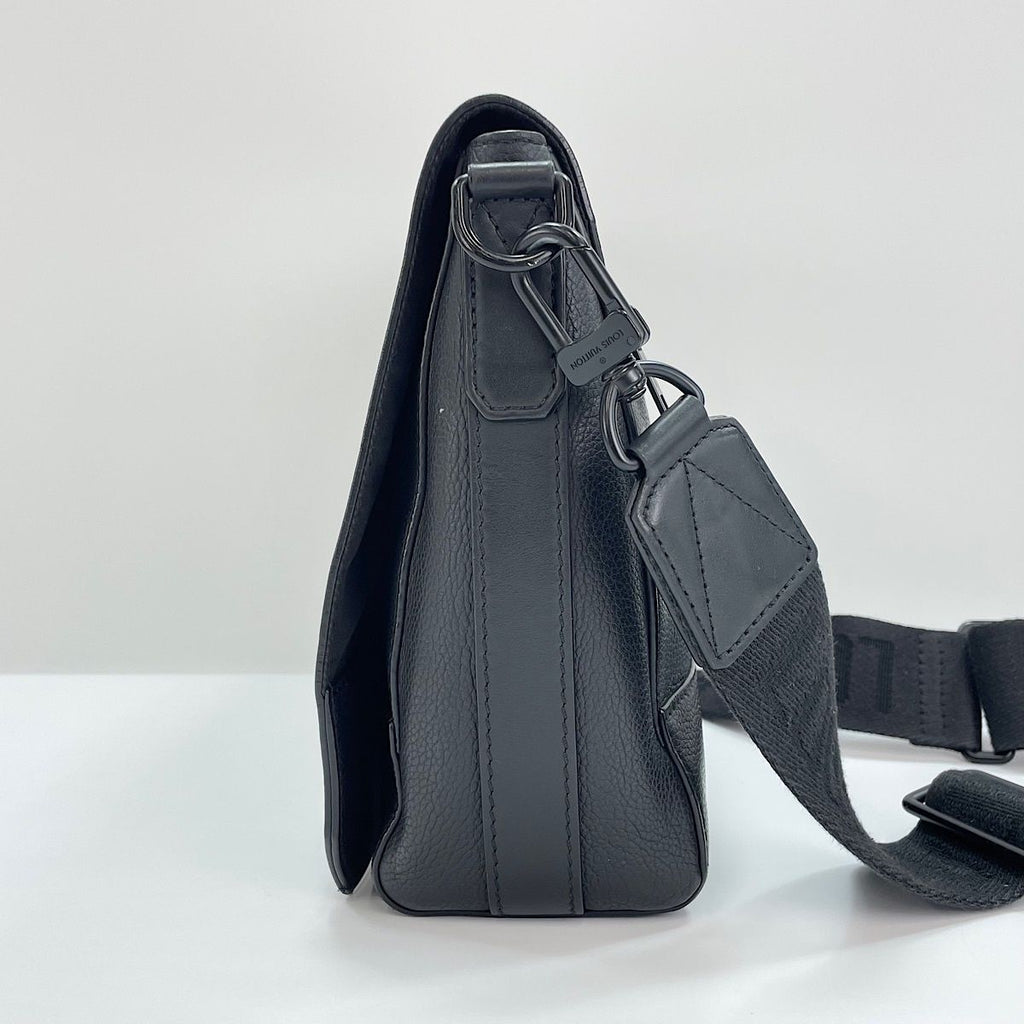 Louis Vuitton Shoulder Bag Takeoff Messenger — view 5
