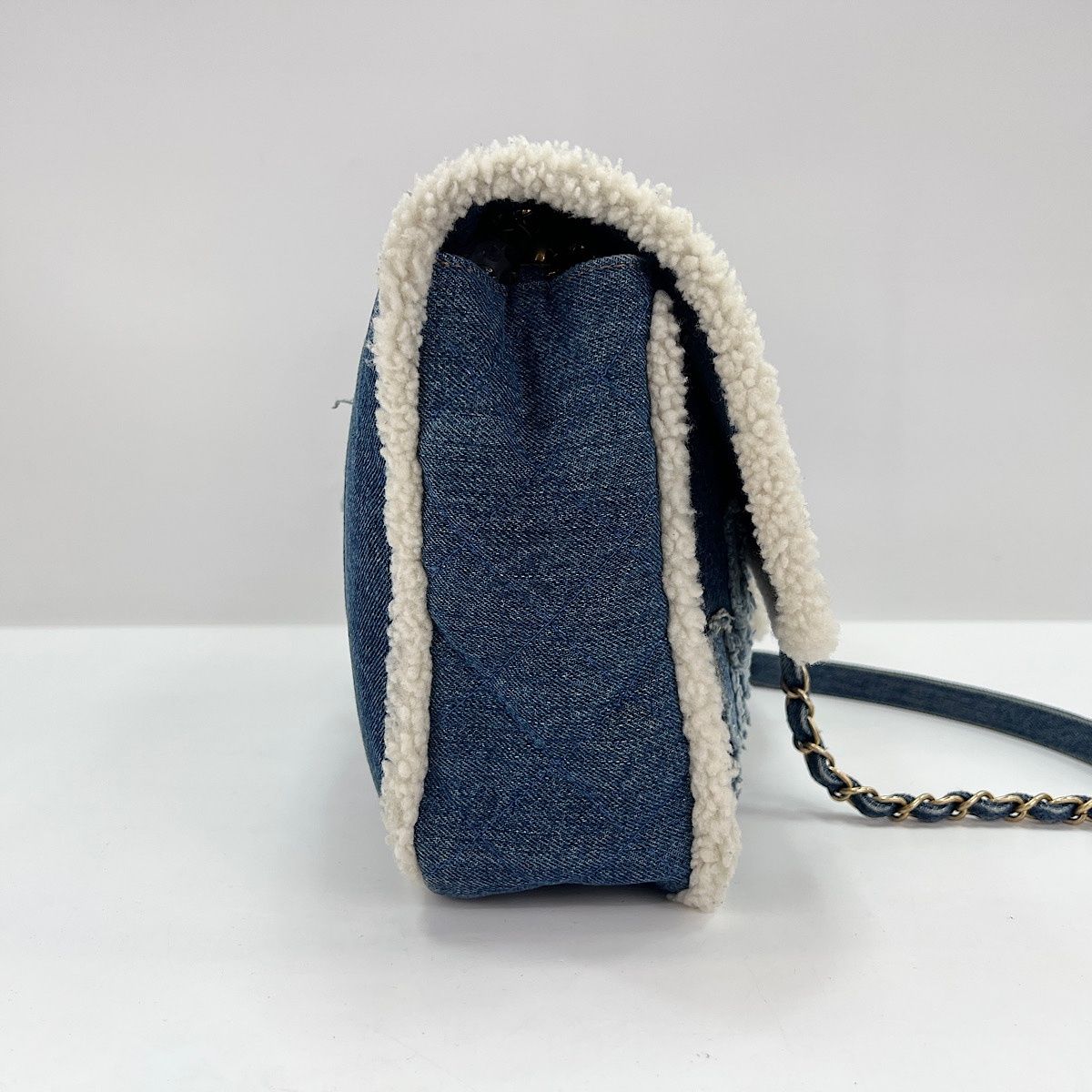 Chanel Shoulder Bag Egypt Line — view 4