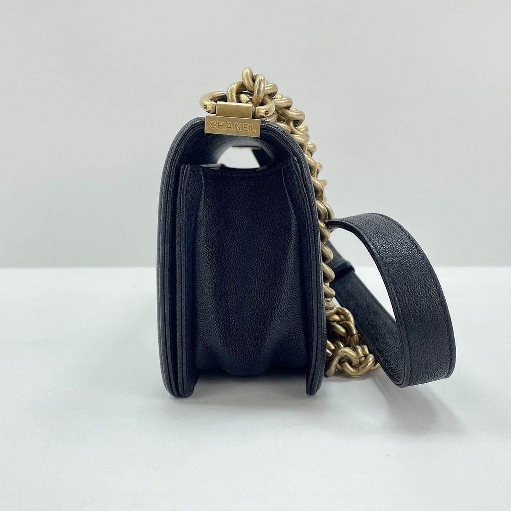 Chanel Shoulder Bag Boy Small — view 4