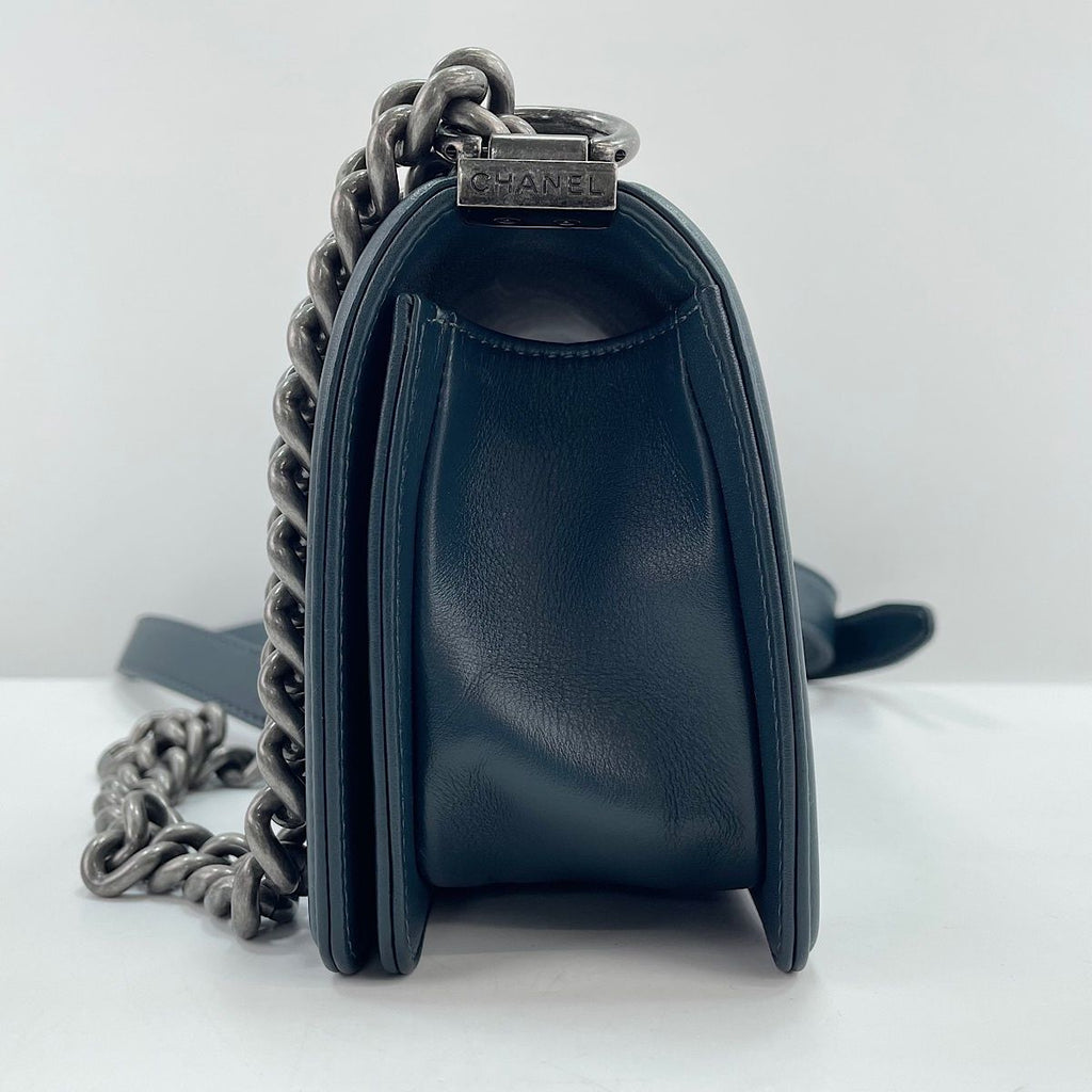 Chanel Shoulder Bag Boy Small — view 5