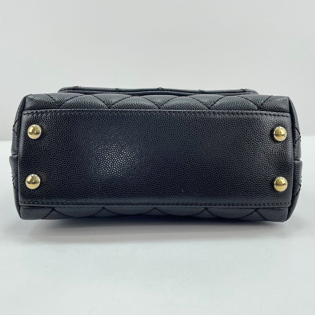 Chanel Handbag Coco Handle 19 — view 7
