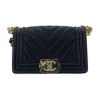 Chanel Shoulder Bag Boy Small — view 2