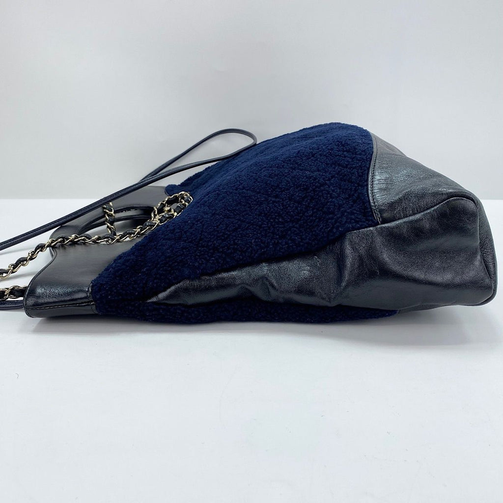 Chanel Shoulder Bag 31 — view 4