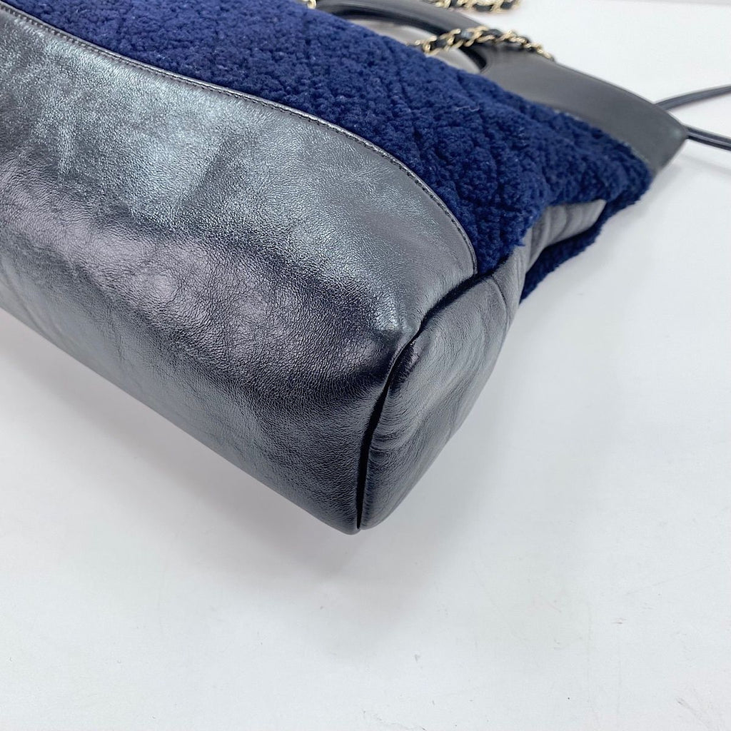 Chanel Shoulder Bag 31 — view 8