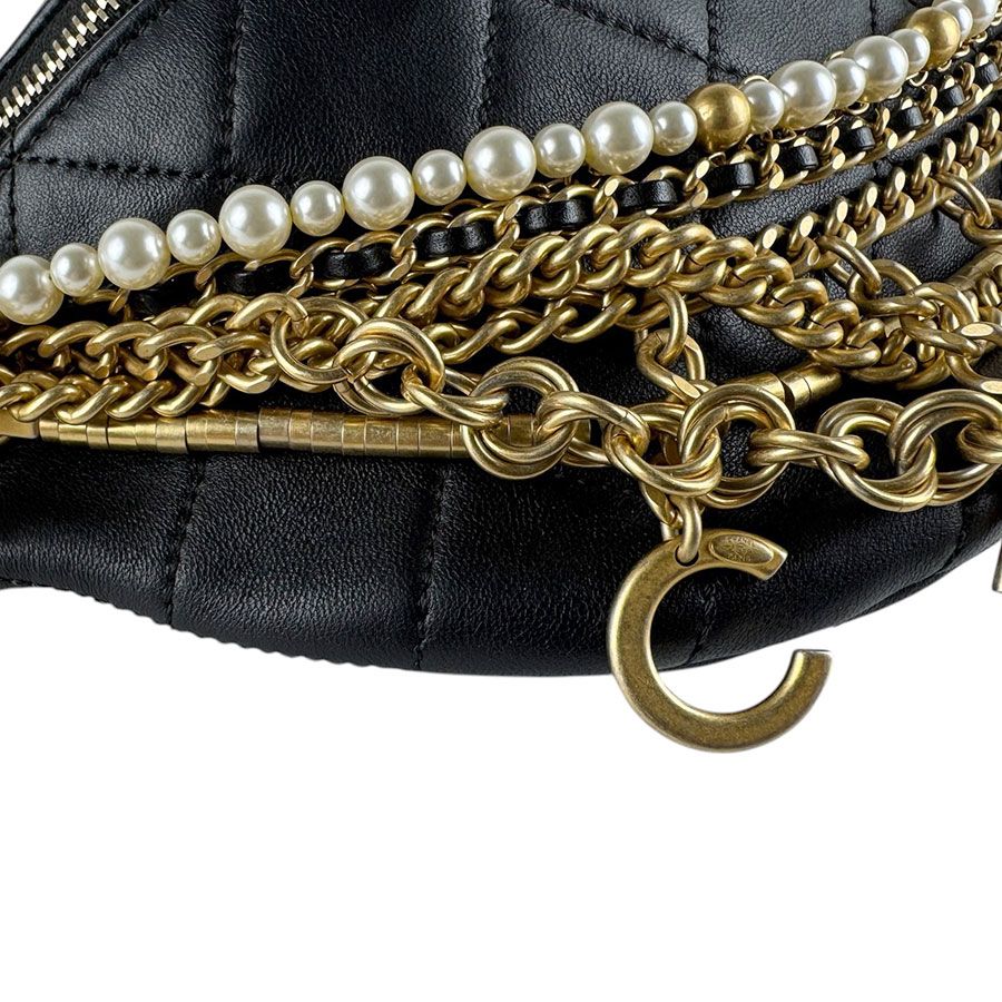 Chanel Waist Bag Belt Bag Black — view 8
