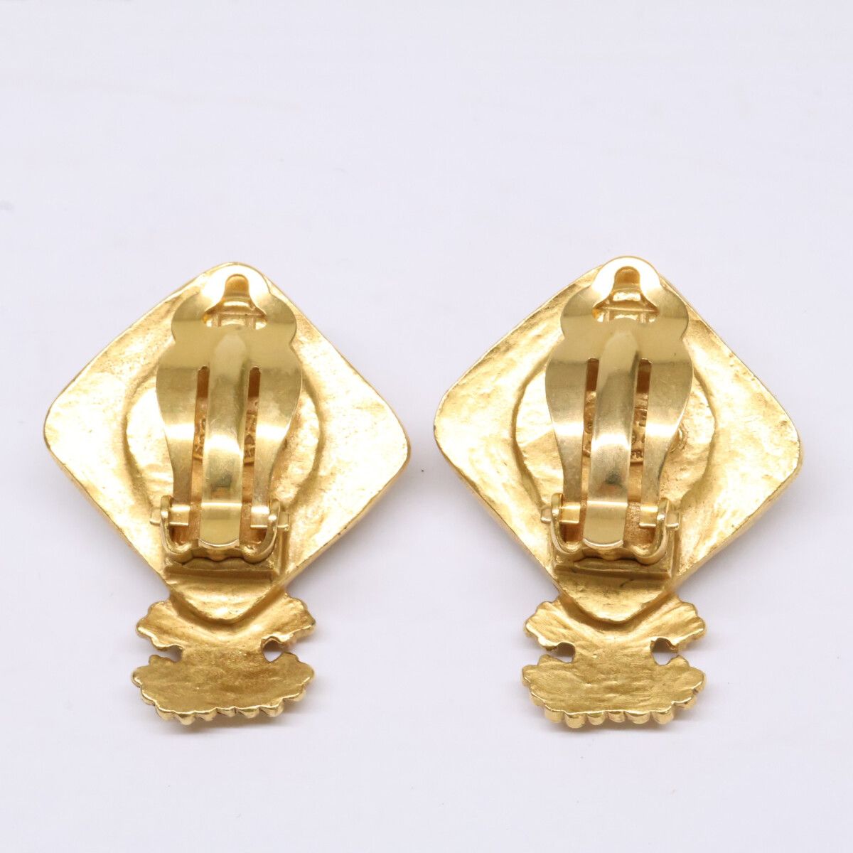 Chanel CC Logo Black Stone Earring — view 6