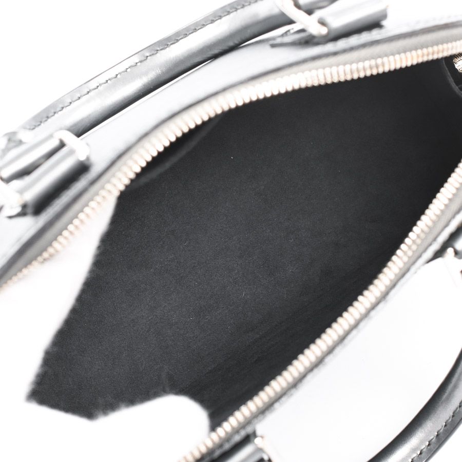 Louis Vuitton Handbag Alma BB — view 4