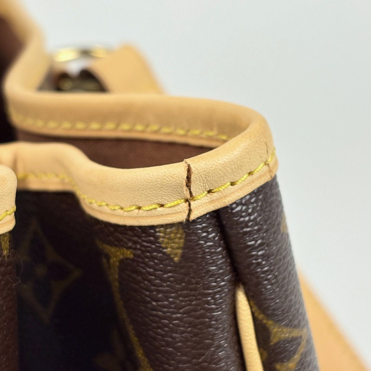 Louis Vuitton Batignolles Tote Monogram Brown — view 5