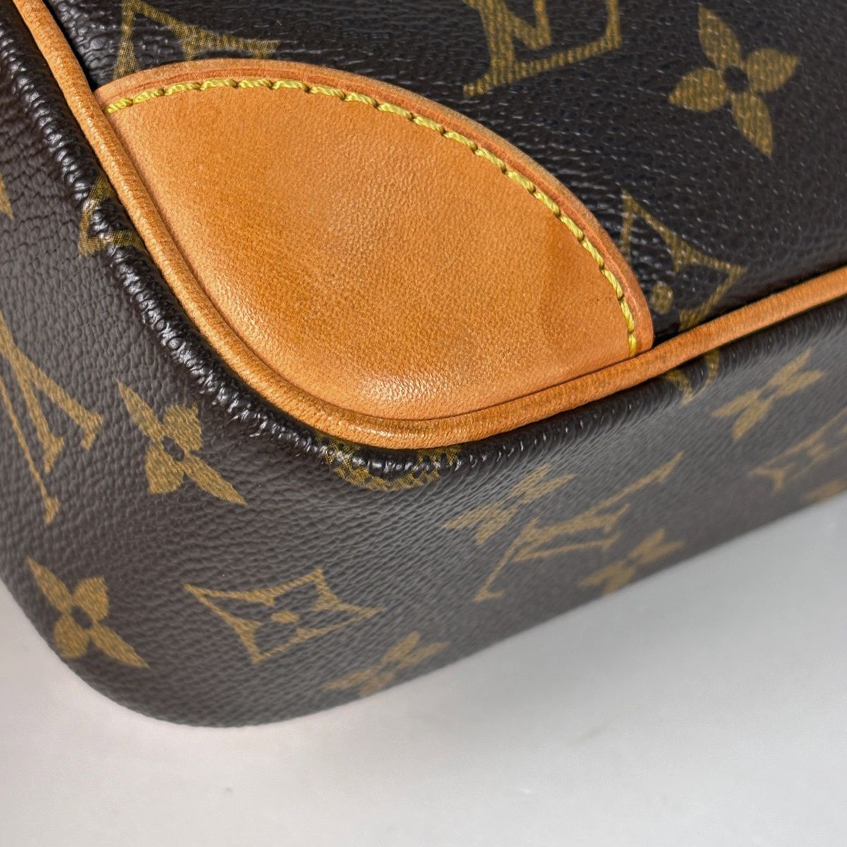 Louis Vuitton Trocadero 27 Shoulder Bag Monogram Brown — view 3