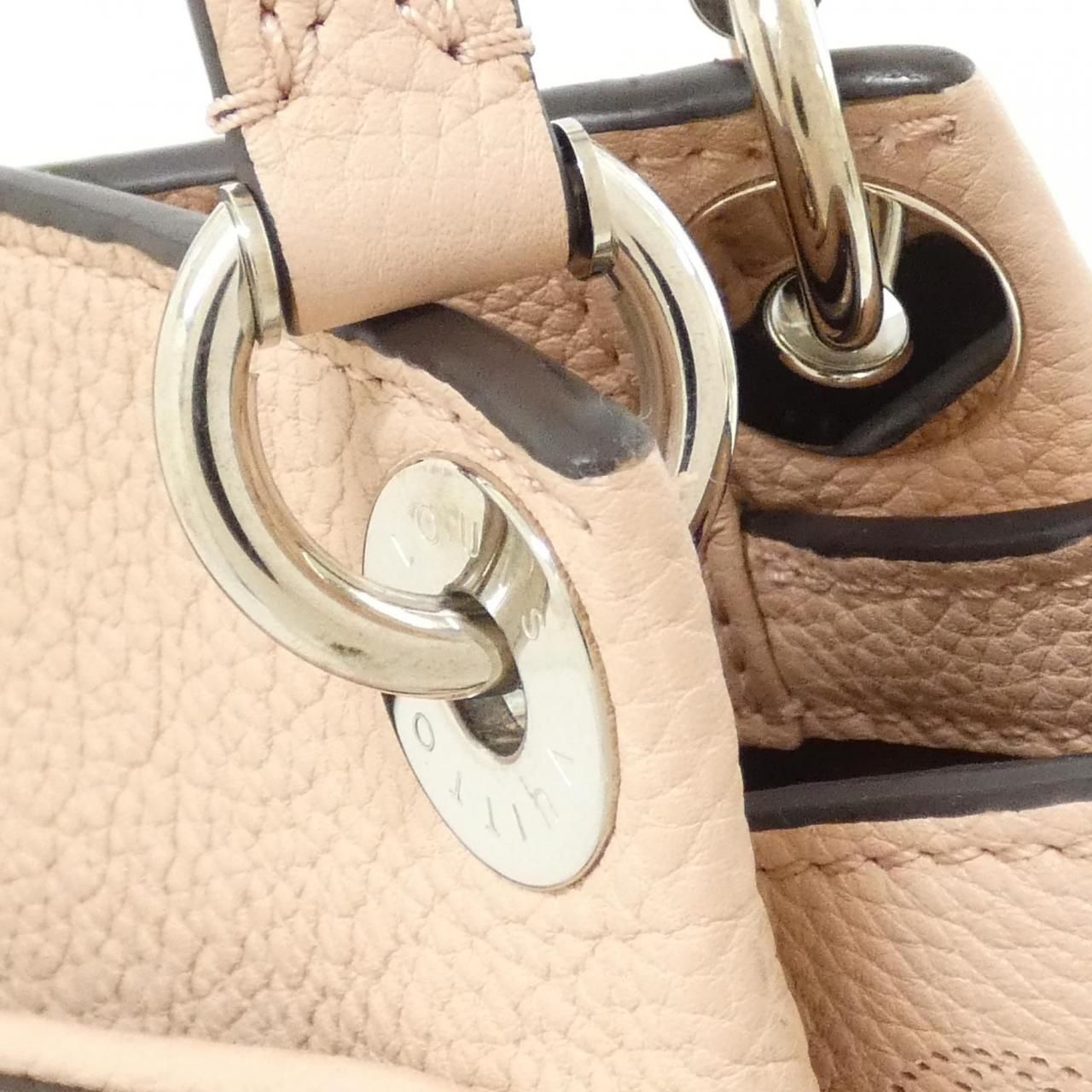 Louis Vuitton Mahina Sevre Shoulder — view 7