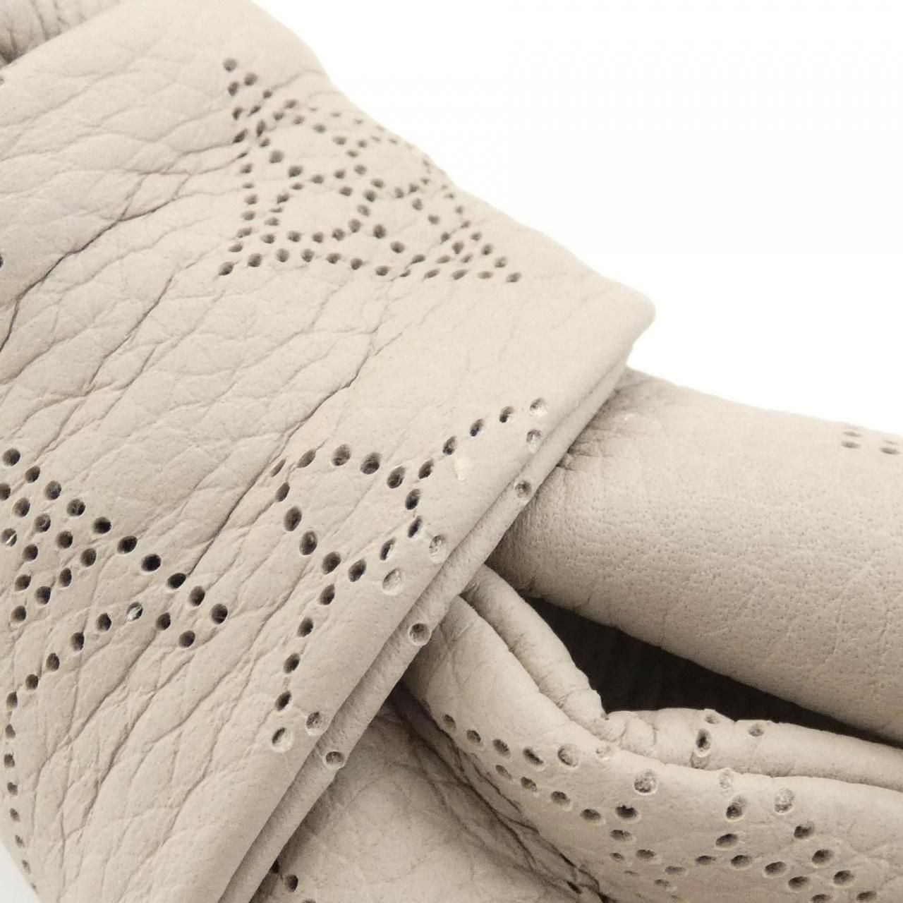 Louis Vuitton Mahina Why Knot MM Shoulder — view 4