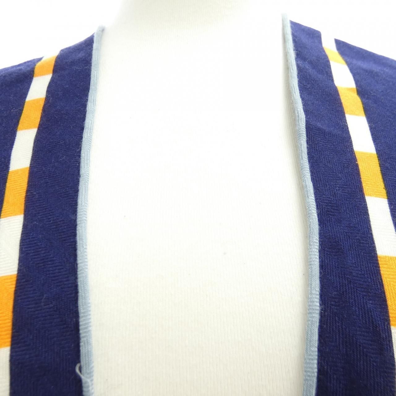 Hermes Bouclerie Moderne en Casaques Triangle Jean Shawl Scarf — view 4