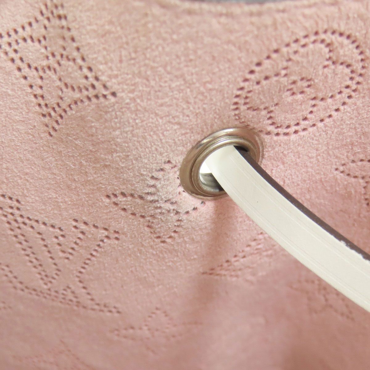 Louis Vuitton Mulia Handbag Mahina Leather — view 9