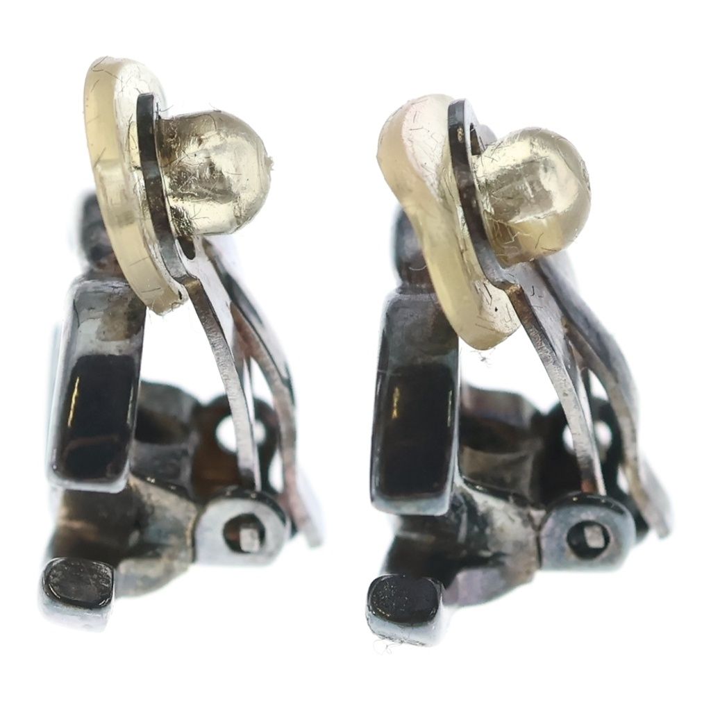 Chanel CC Logo Simple Earrings Silver — view 3