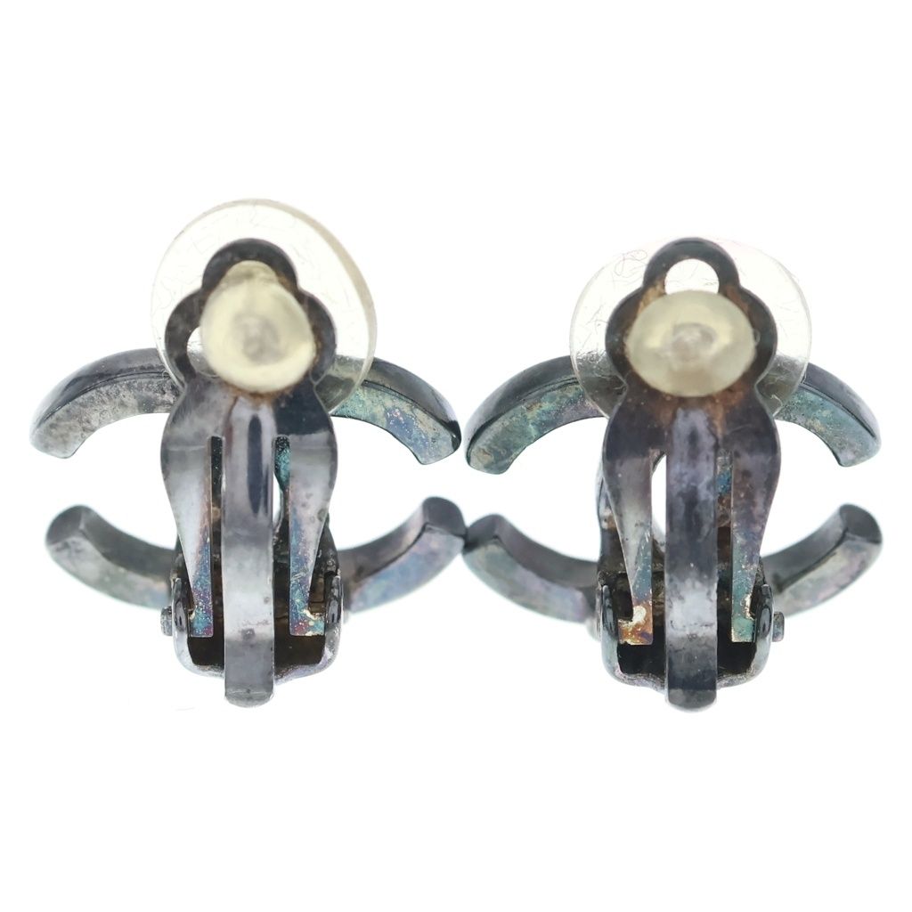 Chanel CC Logo Simple Earrings Silver — view 2