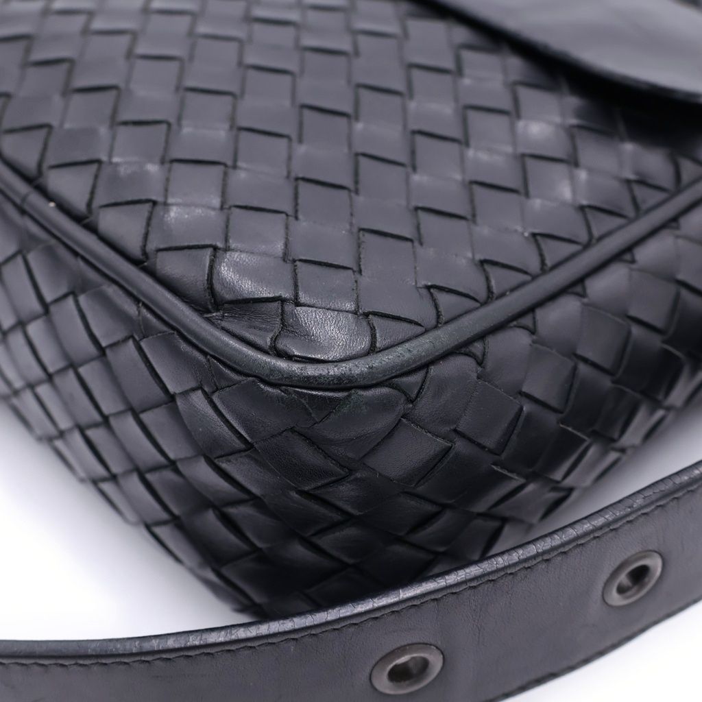 Bottega Veneta Intrecciato Leather Shoulder Bag Black — view 5