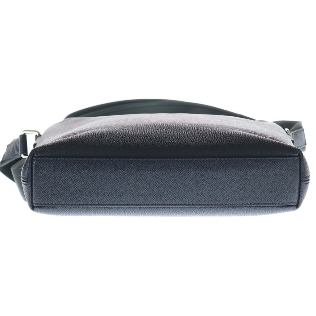 Louis Vuitton Taiga Grigori Messenger PM Leather Shoulder Bag Black — view 4