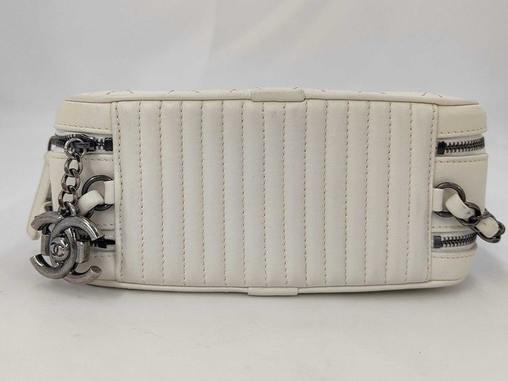 Chanel Shoulder Bag Boy White Lambskin Quilted CC Logo Chain Gunmetal Coco — view 4