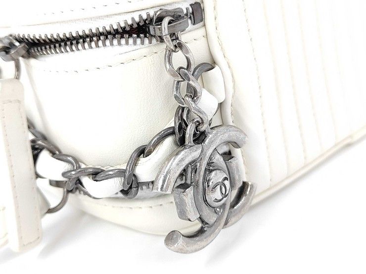 Chanel Shoulder Bag Boy White Lambskin Quilted CC Logo Chain Gunmetal Coco — view 5