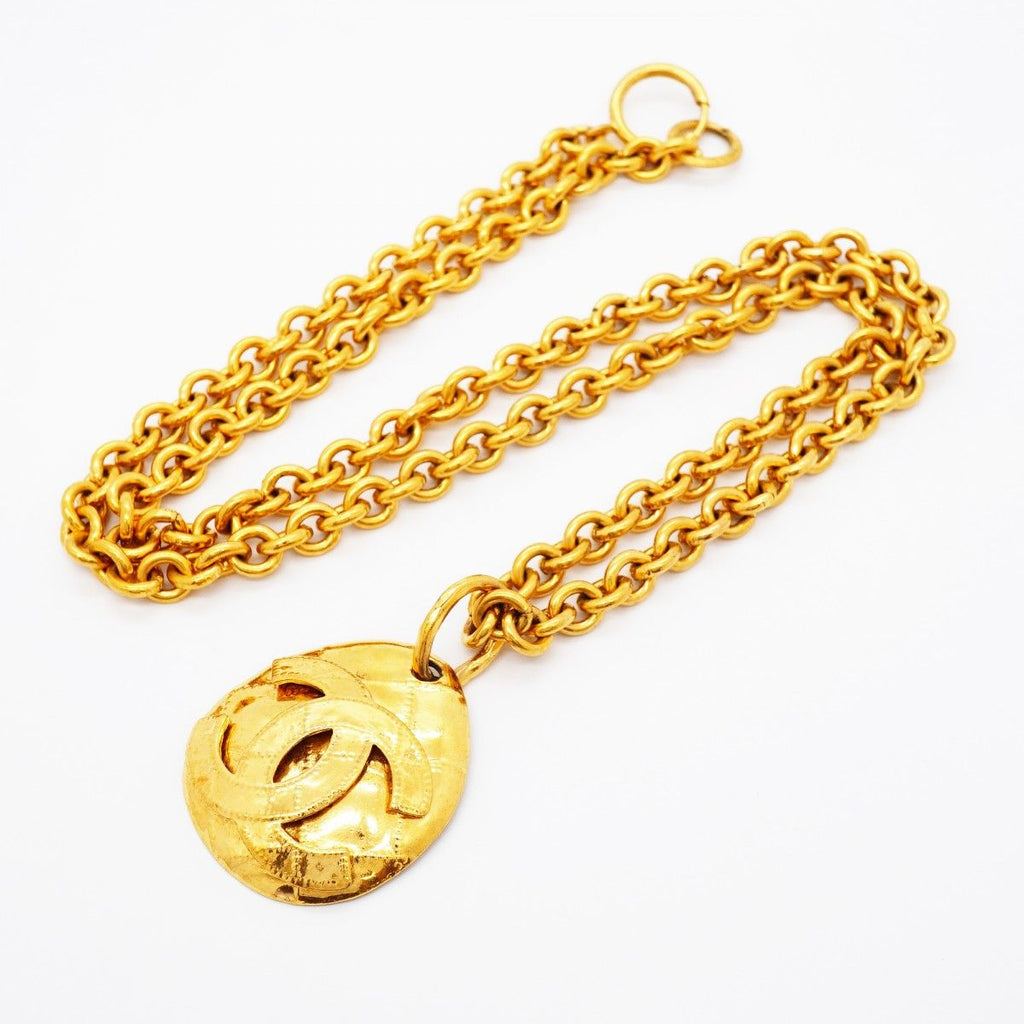Chanel Necklace Vintage CC Logo Quilted Gold Plated — view 3
