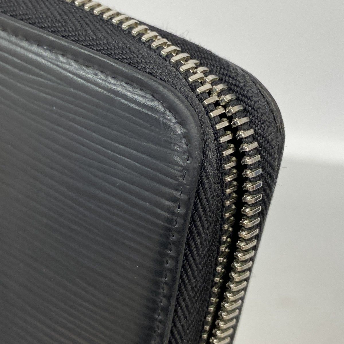 Louis Vuitton Wallet Epi Zippy Vertical Noir — view 6