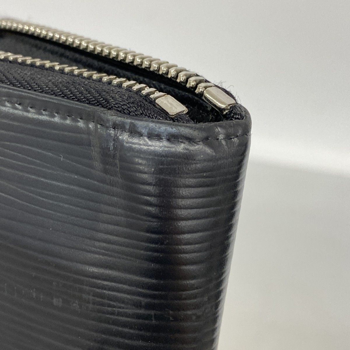 Louis Vuitton Wallet Epi Zippy Vertical Noir — view 5