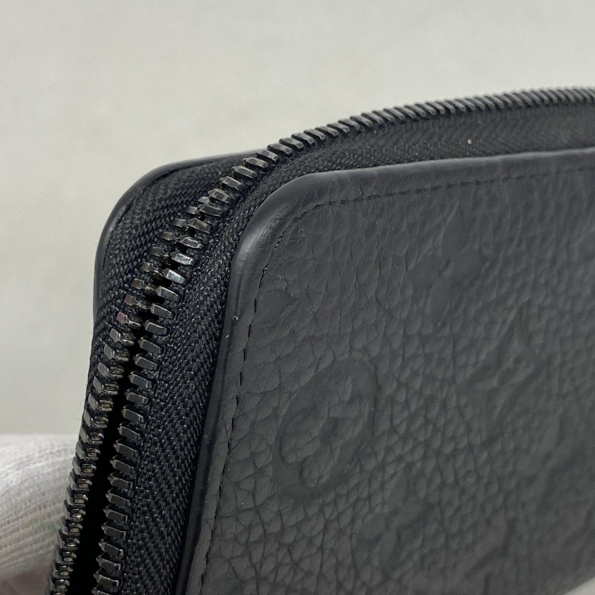 Louis Vuitton Wallet Taurillon Zippy Vertical Black — view 6