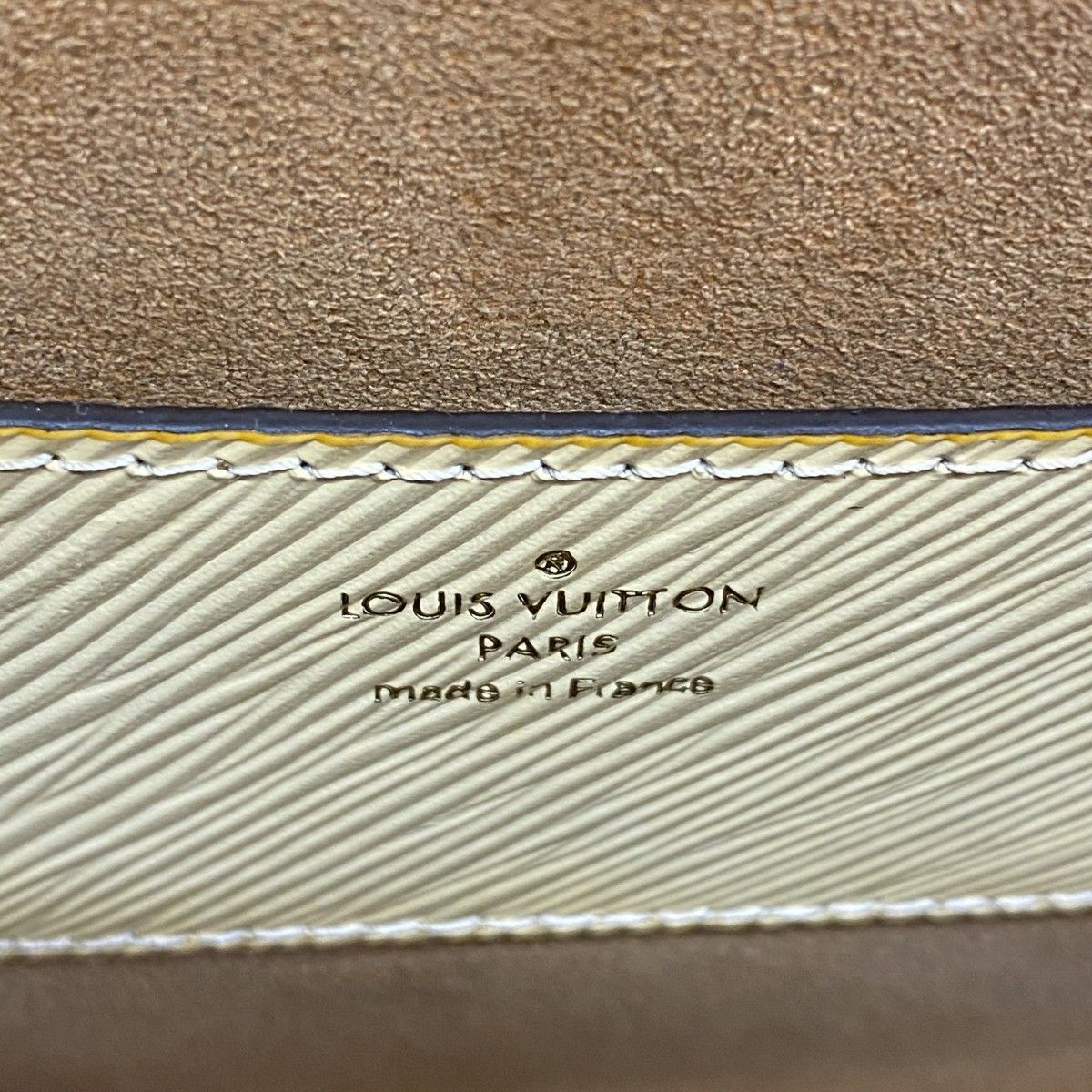 Louis Vuitton Shoulder Bag Epi Twist MM Blanc — view 5