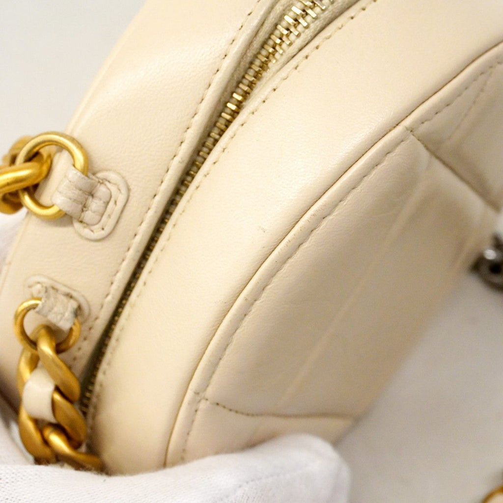 Chanel Shoulder Bag 19 Lambskin Ivory Gold Silver — view 6