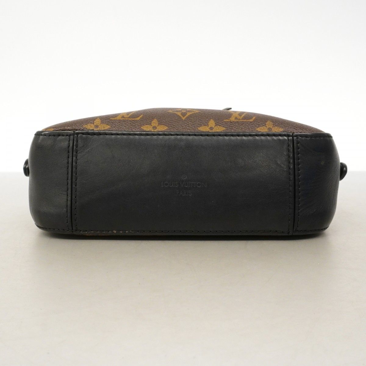 Louis Vuitton Shoulder Bag Monogram Saintonge Brown Black Cles — view 3