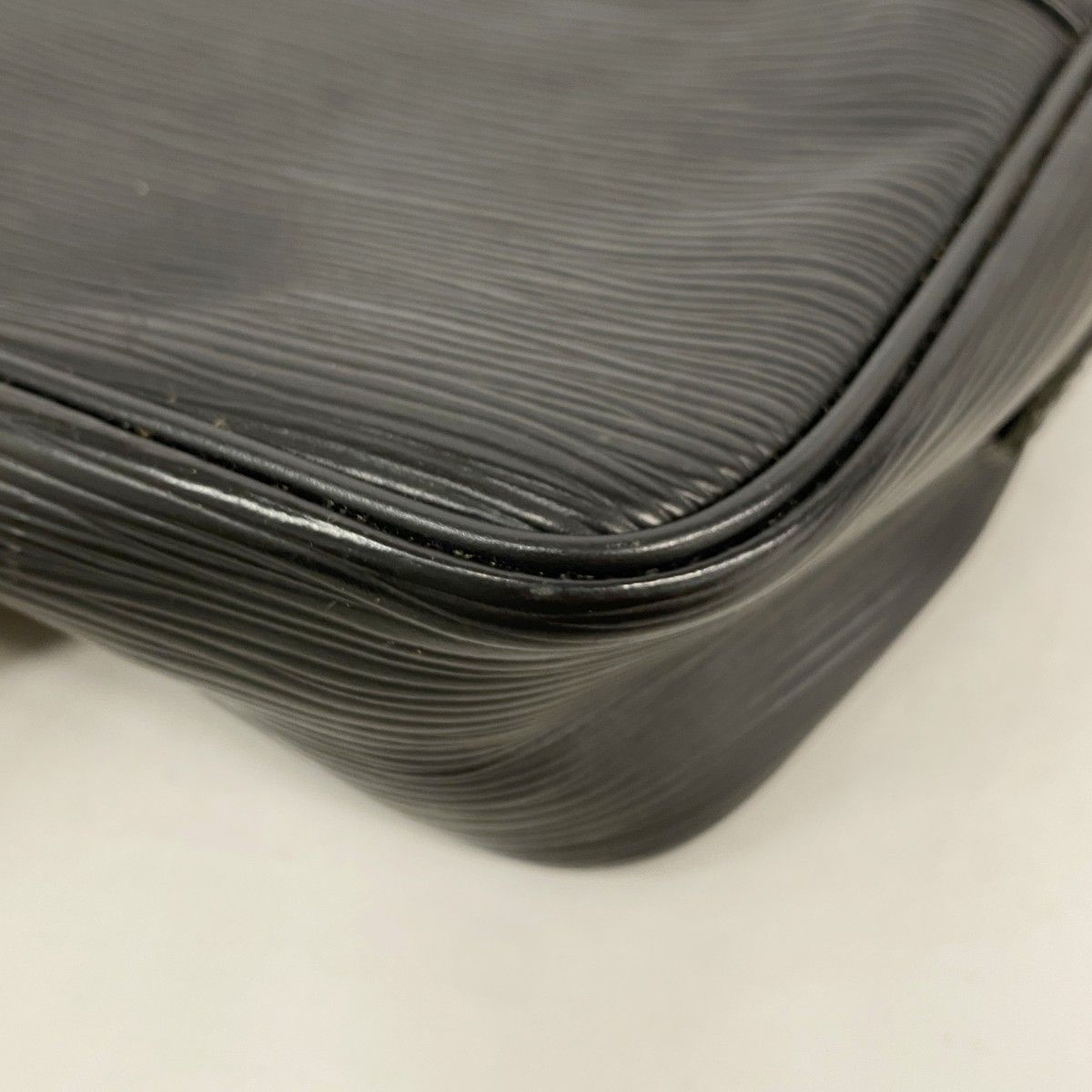 Louis Vuitton Shoulder Bag Epi Trocadero 24 Noir — view 8