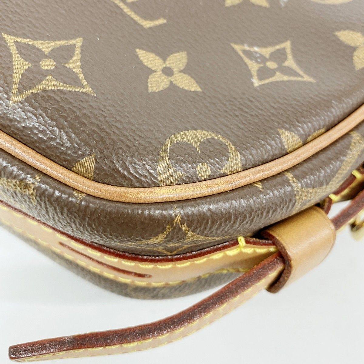 Louis Vuitton Shoulder Bag Monogram Boite Chapel MM Brown — view 6