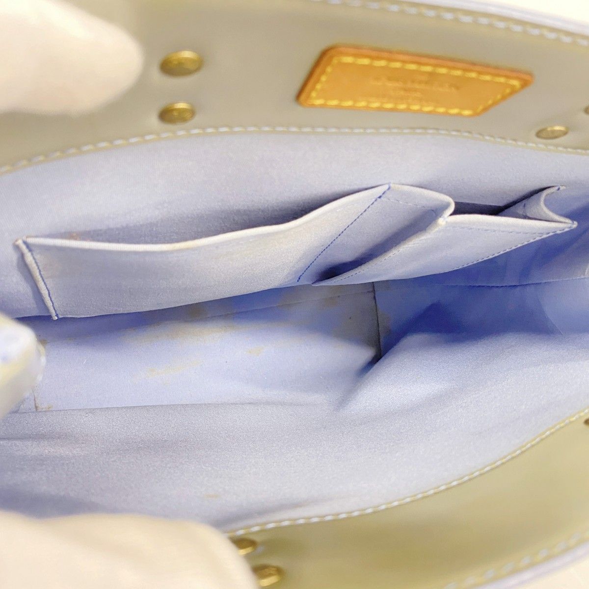 Louis Vuitton Tote Vernis Reed MM Lavande — view 4
