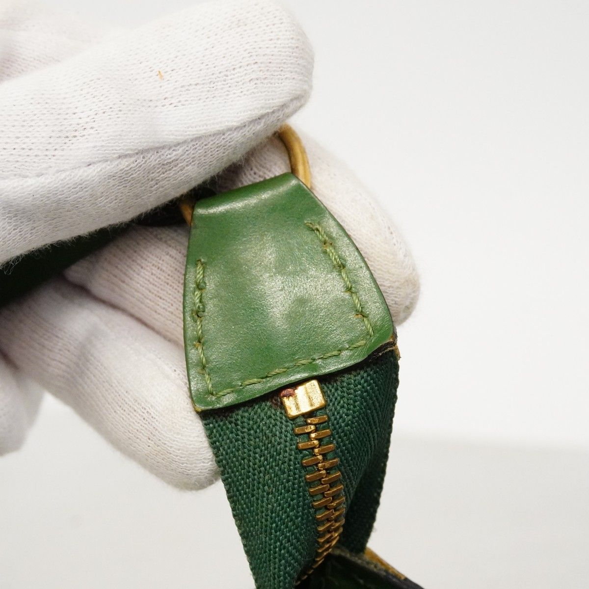Louis Vuitton Pouch Epi Pochette Borneo Green — view 9