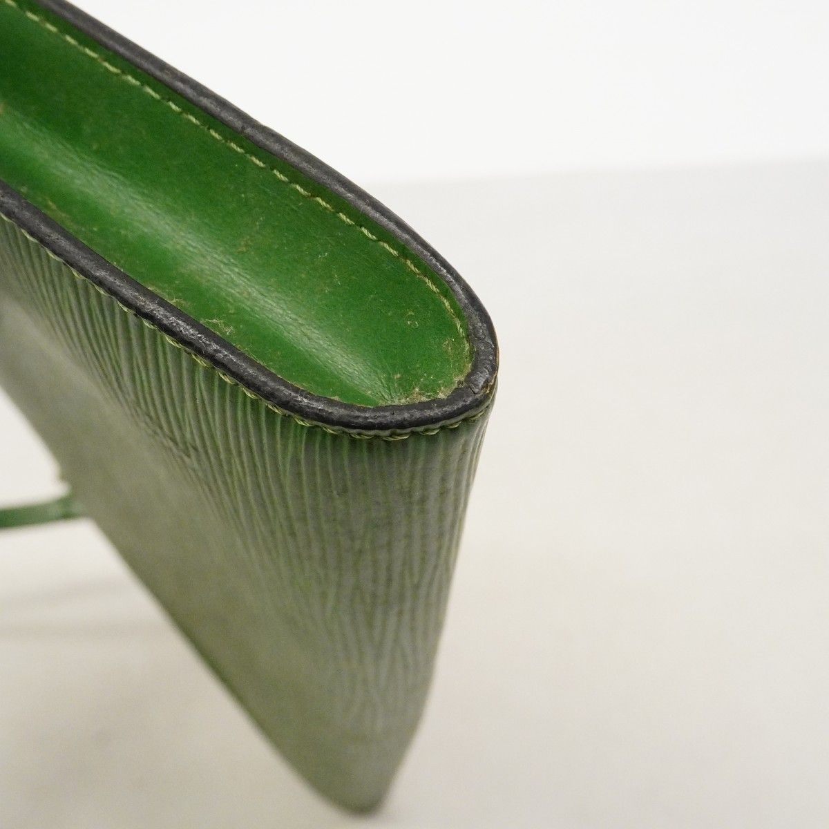 Louis Vuitton Pouch Epi Pochette Borneo Green — view 8