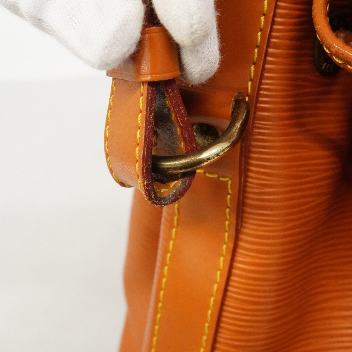 Louis Vuitton Shoulder Bag Epi Petit Noe Cipango Gold — view 9