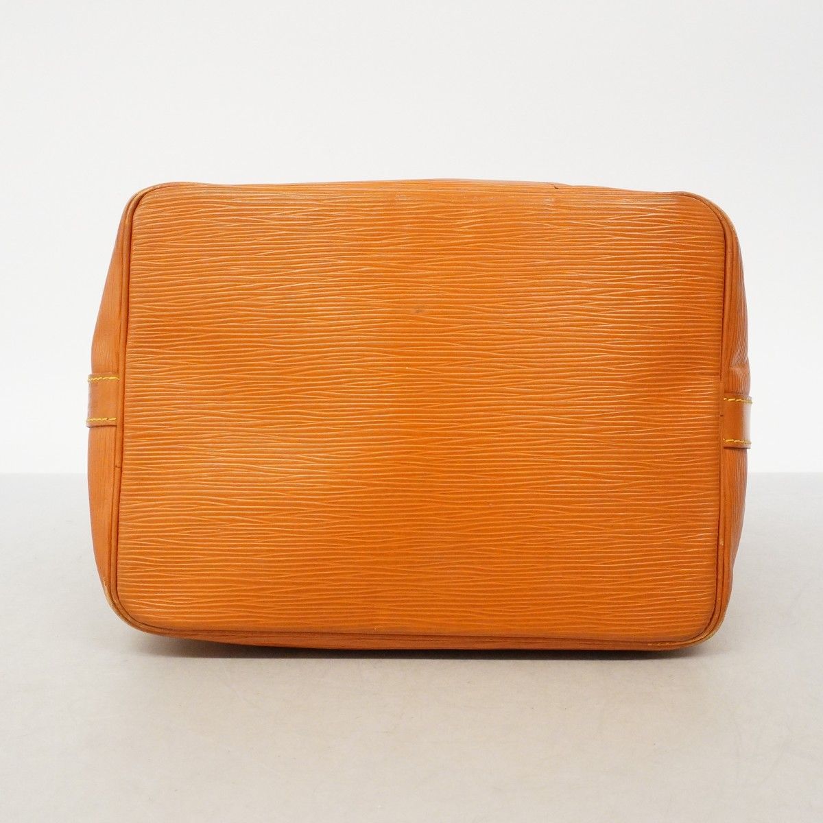 Louis Vuitton Shoulder Bag Epi Petit Noe Cipango Gold — view 3
