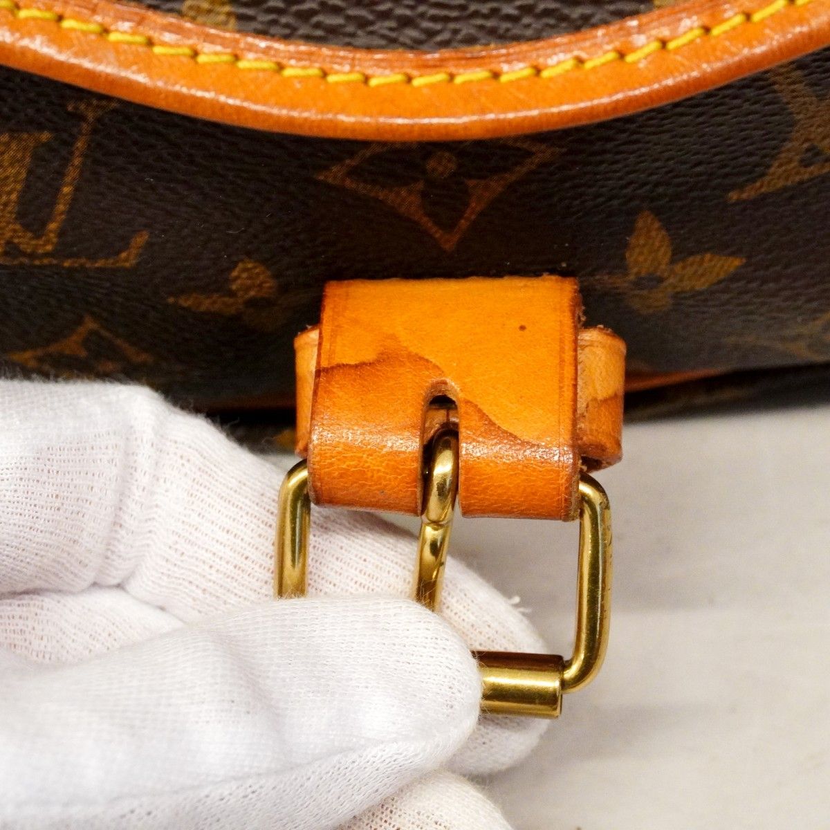 Louis Vuitton Shoulder Bag Monogram Saumur 35 Brown — view 8