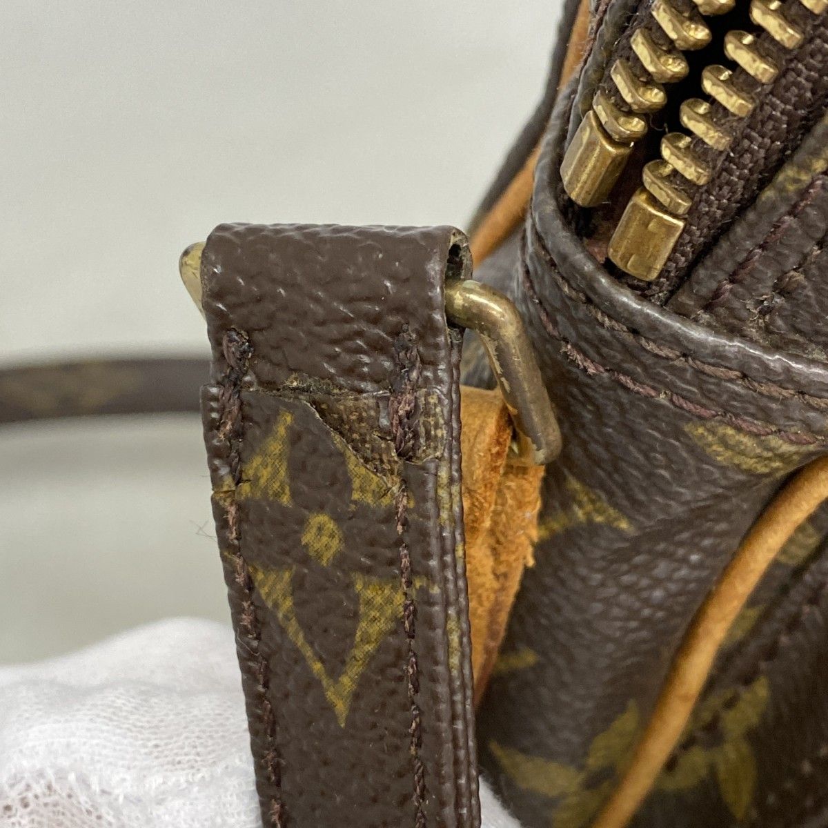 Louis Vuitton Shoulder Bag Monogram Amazon Brown — view 9