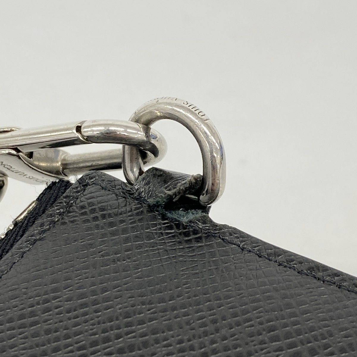 Louis Vuitton Wallet Taiga Zippy Dragonne Noir — view 5