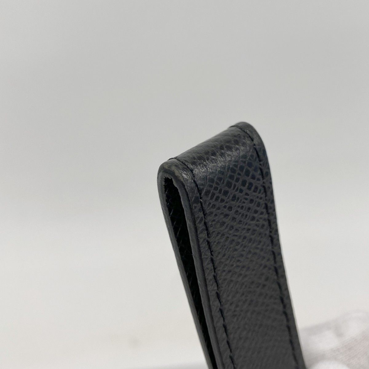 Louis Vuitton Wallet Taiga Zippy Dragonne Noir — view 9