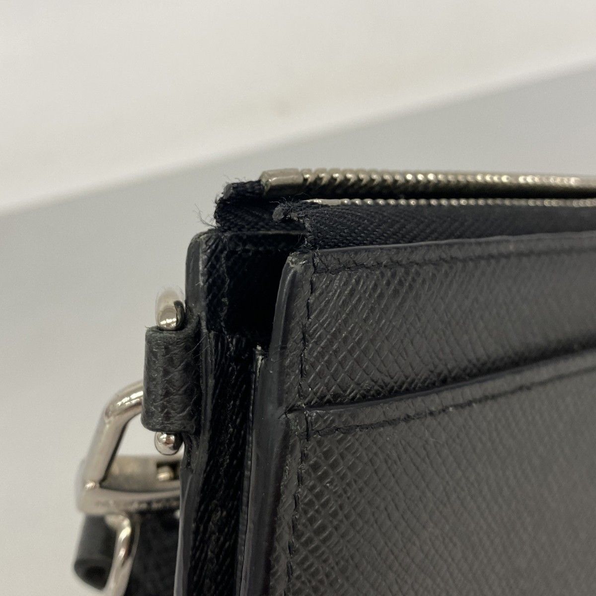 Louis Vuitton Wallet Taiga Zippy Dragonne Noir — view 7