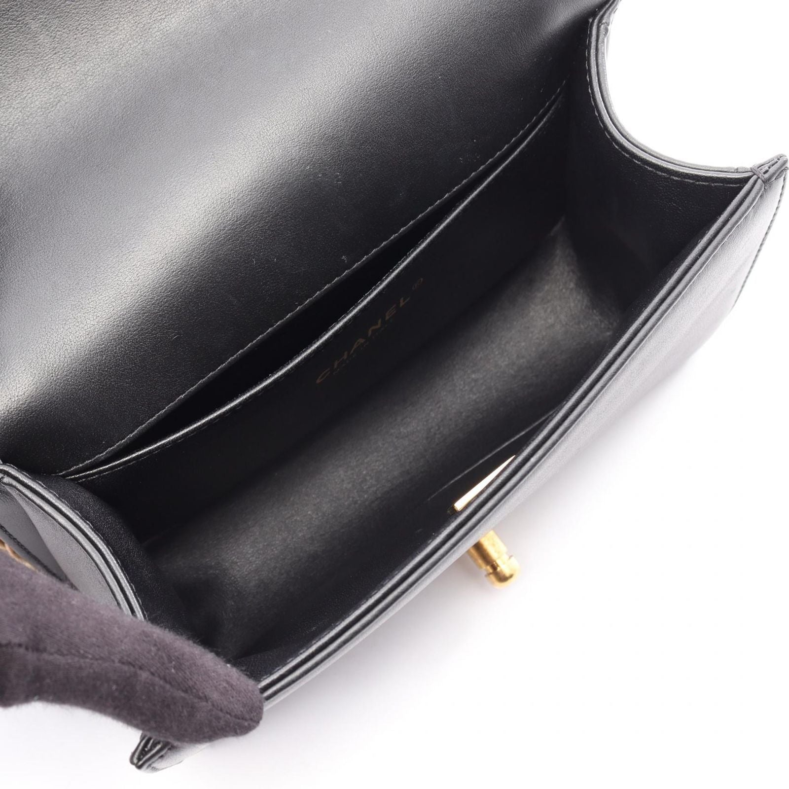 Chanel Shoulder Bag Boy Small Black Lambskin Chain — view 3