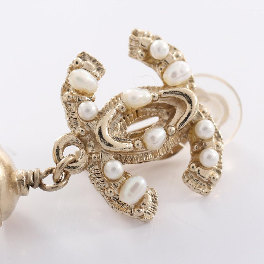 Chanel Earrings Swing Pearl CC Logo — view 6