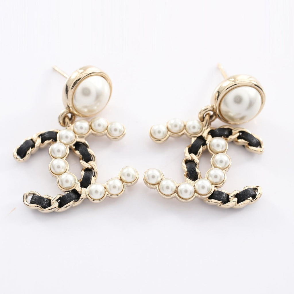 Chanel Earrings 25k CC Logo Leather — view 5